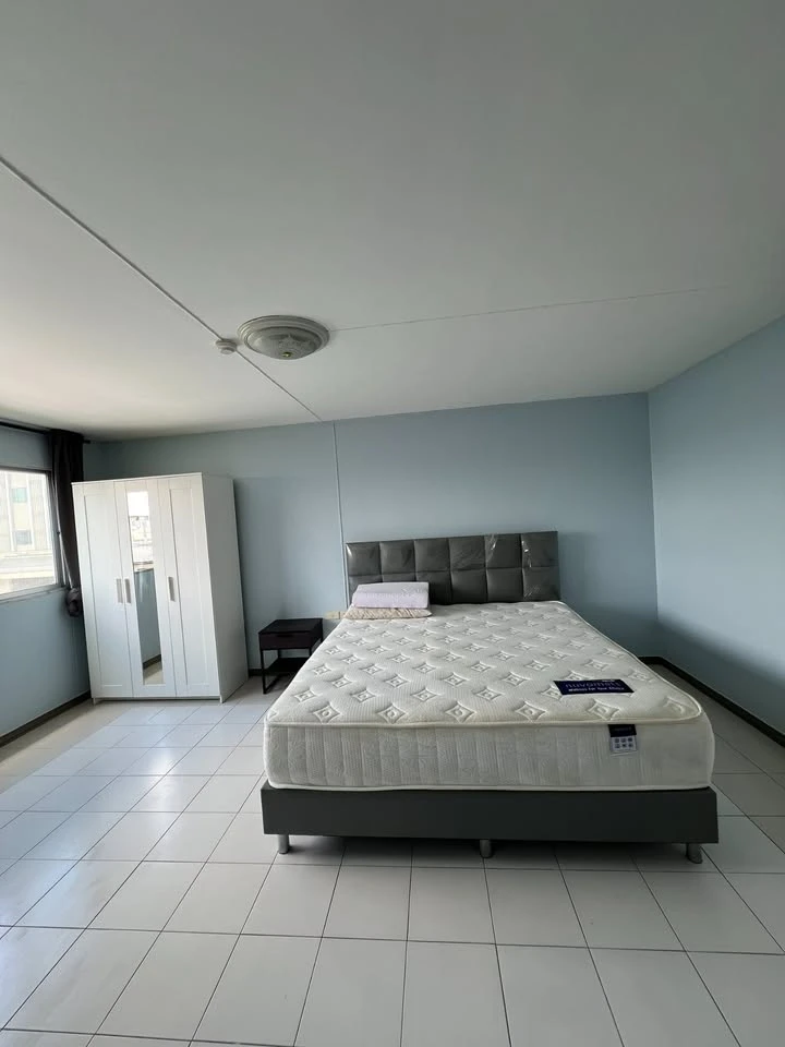 For rent, Lumpini Ladprao 111, fully furnished, comfortable white tone room, balcony facing Ladprao Road, interested do not miss.