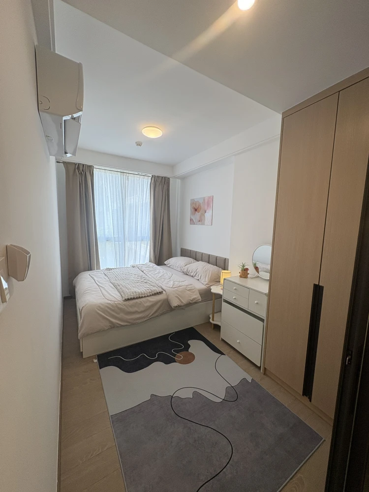 For rent: Regal Srinakarin 40, unfurnished room, perfect for those who love decorating! Book now!