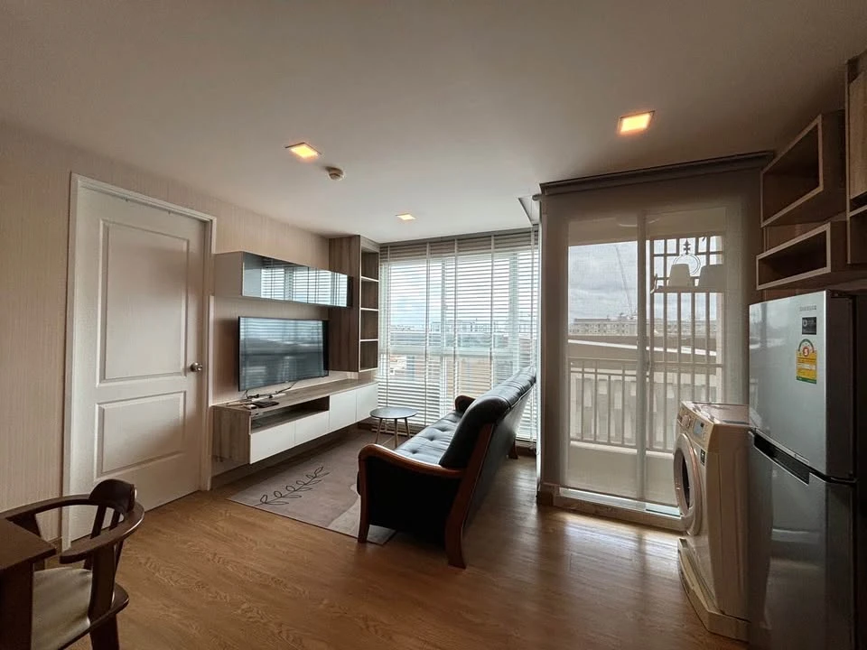 For rent, The Light New York, near Bts Punnawithi, 2 bedrooms, 1 bathroom, fully furnished, with a washing machine.