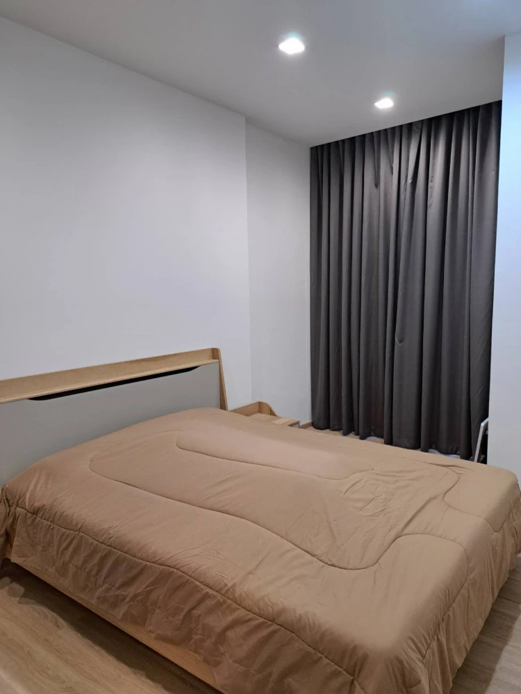 For rent The Line Phahol-Pradipat. Nice clean room high floor nice view Fully furnished, ready to move in. If interested, don't miss it.
