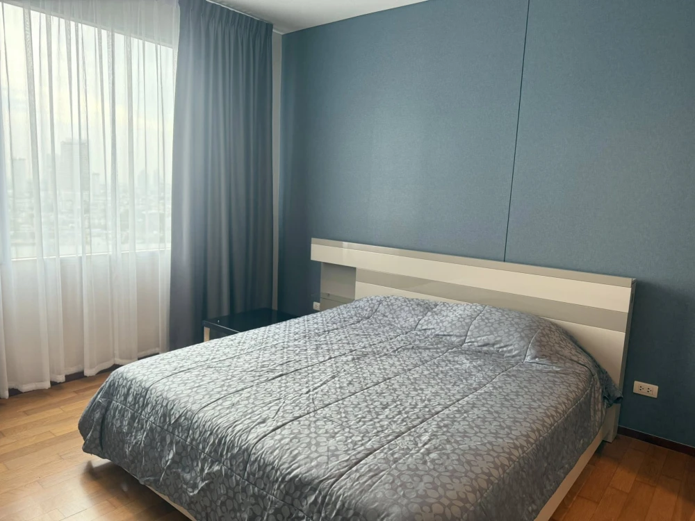 For rent Villa Sathorn, spacious room, lots of usable space, open view, can see the view of Asiatique the Riverfront, book now!