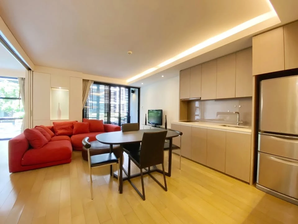 For rent, mode sukhumvit 61, swimming pool view, balcony, fully furnished, beautiful decoration, very pleasant atmosphere.