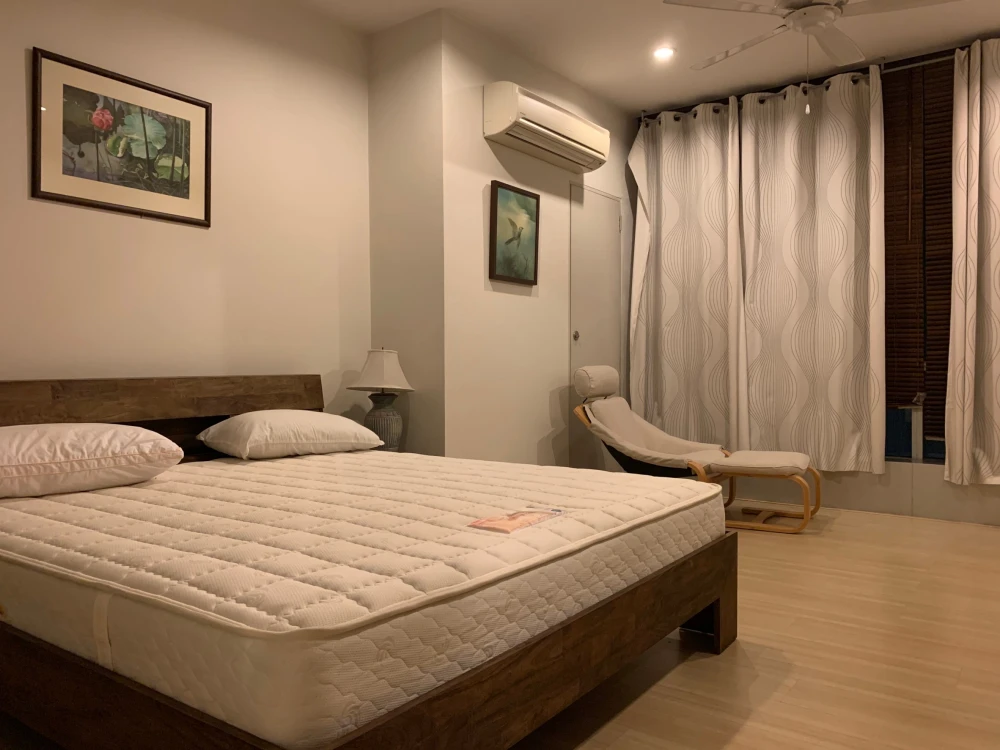 For rent!! Condo Baan Sathorn - Chao Phraya Condo in the heart of the city. Ready to move in immediately, hurry up and book now!!