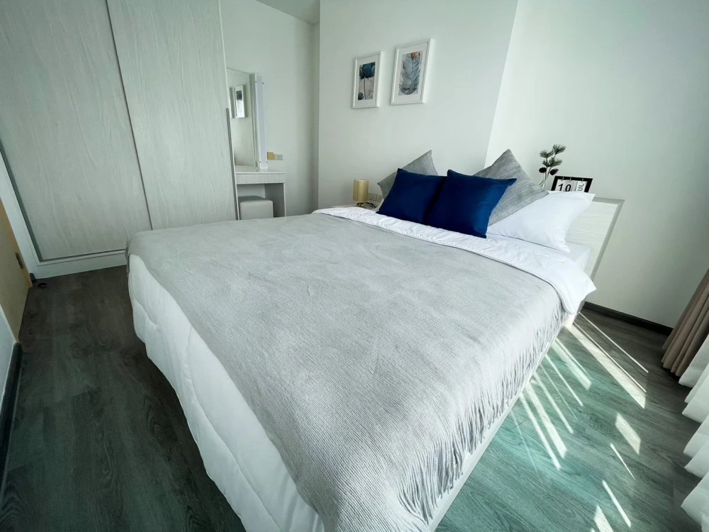 Condo for rent: Rich Park Triple Station, 31st floor. Beautiful, livable unit. Convenient transportation. Great price. Reserve now!!
