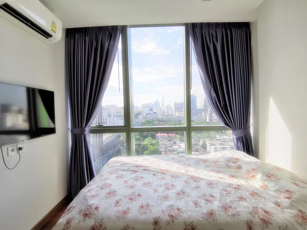 For rent!! Condo Wish Signature Midtown, 18th floor, good location condo, convenient transportation, good price, don't miss it!!