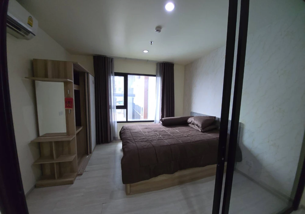 For rent!! Condo Life Asoke, 8th floor, very beautiful room, fully furnished, just bring your bags and move in. Don't miss it!!