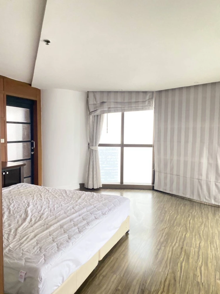 For rent!! State Tower Condominium, spacious room, good location, ready to move in immediately, don't miss it!!
