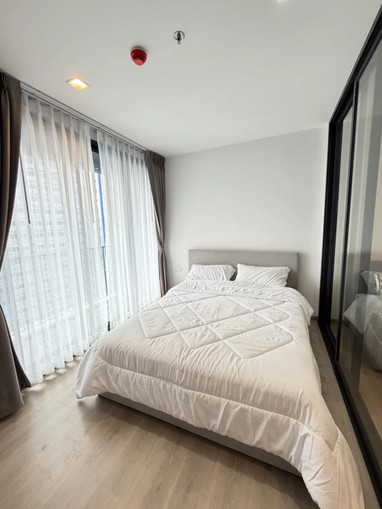 High-Floor Condo for RENT - Cozy 33 sq.m., 28th Floor (Building B), Fully Furnished with Sofa Bed & Dedicated Work Desk, Essential Appliances Included