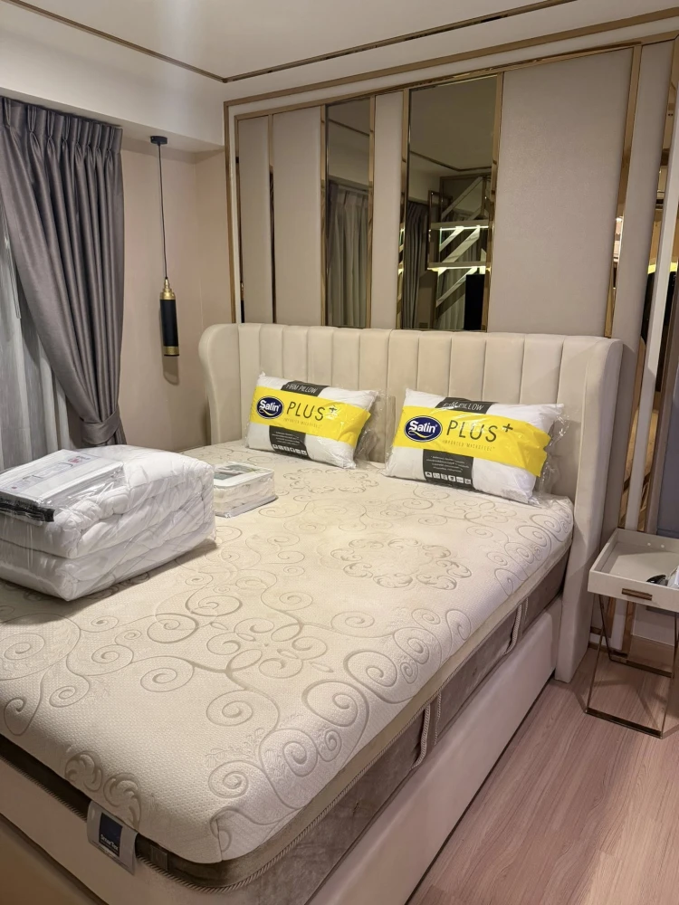 Luxury condo for rent at KnightsBridge SkyCity, Saphan Mai. Beautifully decorated unit with high-quality built-in furniture. Amazing price! Book now!