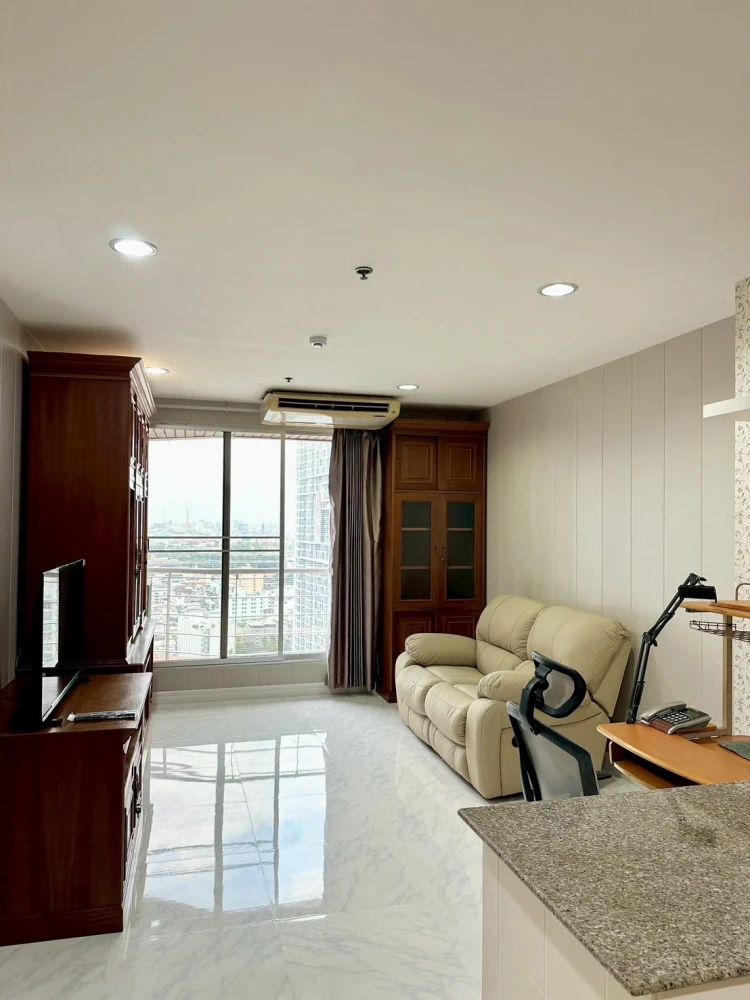 Condo for rent at Pathumwan Resort, 21st floor. Beautiful, spacious, and airy view. Two balconies for natural light and breeze. Book now!