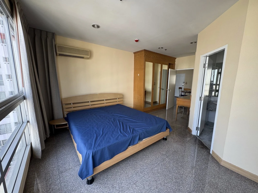 Condo for rent at Pathumwan Resort. Ready to move in, spacious living area, complete amenities. Book today!