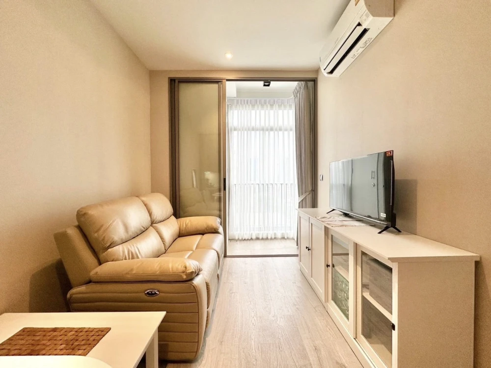 Condo for rent: Rhythm Ekkamai Estate. A lovely room with ample living space. Just bring your belongings and move in. Don't miss out!