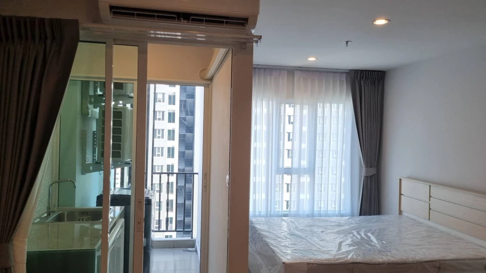 Condo for rent, Regent Home Bangna, ready to move in, just bring your own luggage and you can move in right away. You must hurry to reserve now.