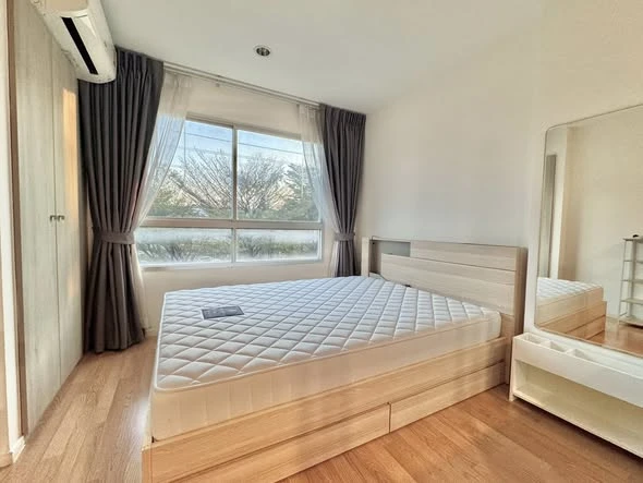 Condo for rent at Lumpini Ville Onnut-Pattanakarn. Nice, well-partitioned unit with separate zones. Book now, don't miss out!