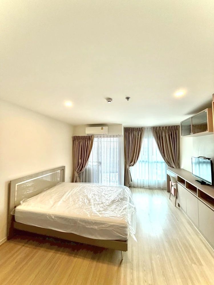Condo for rent at Lumpini Ville Chaengwattana – Pakkret Station. Spacious, bright, and airy room with high ceilings, not cramped, and clearly separate