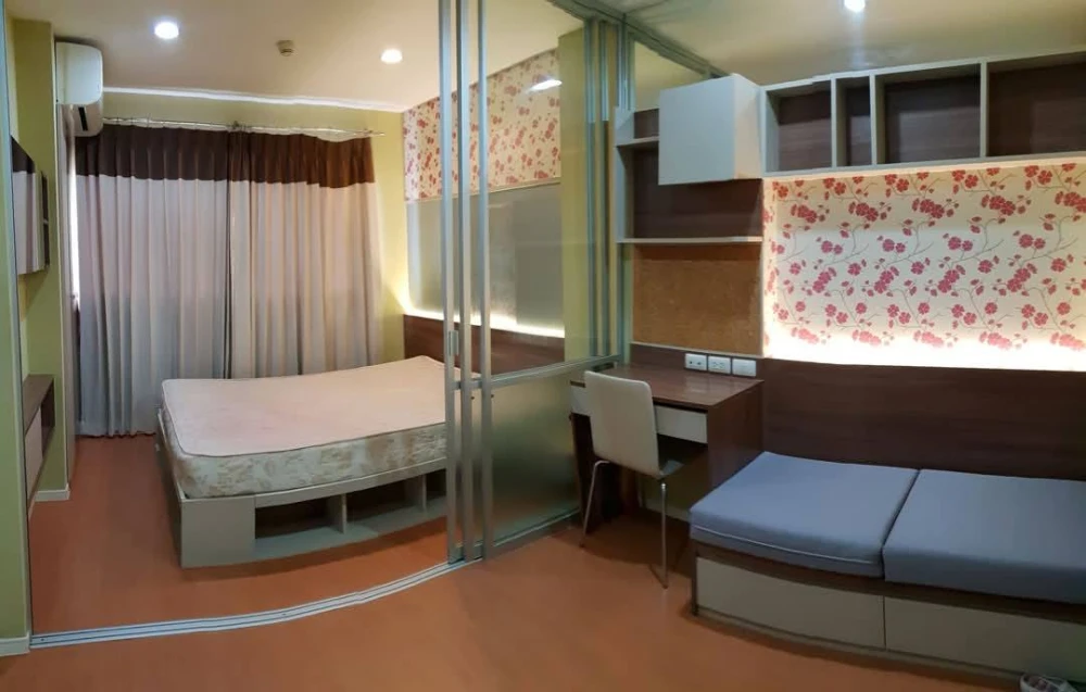 Condo for rent, Lumpini Town, Nida-Seri Thai 2, separate rooms, complete with furniture and electrical appliances. Hurry and reserve today.