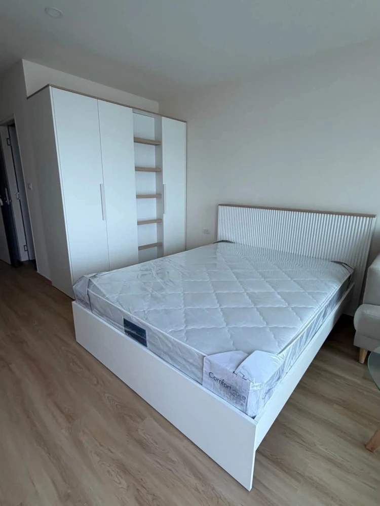 Condo for rent at Lumpini Ville Charan-Fai Chai. A lovely unit, fully furnished and equipped with all appliances. Reasonably priced—book now!