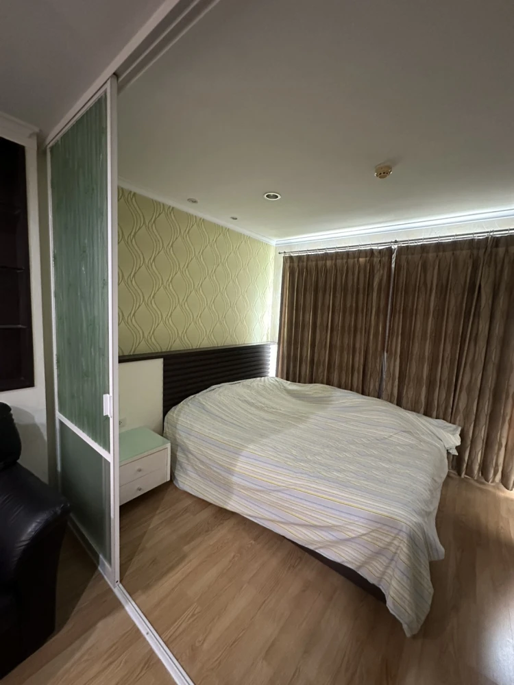 Condo for rent at Lumpini Ville Ramkhamhaeng 26. Ready to move in, well-partitioned with separate zones. Great price! Book now, don't miss out!