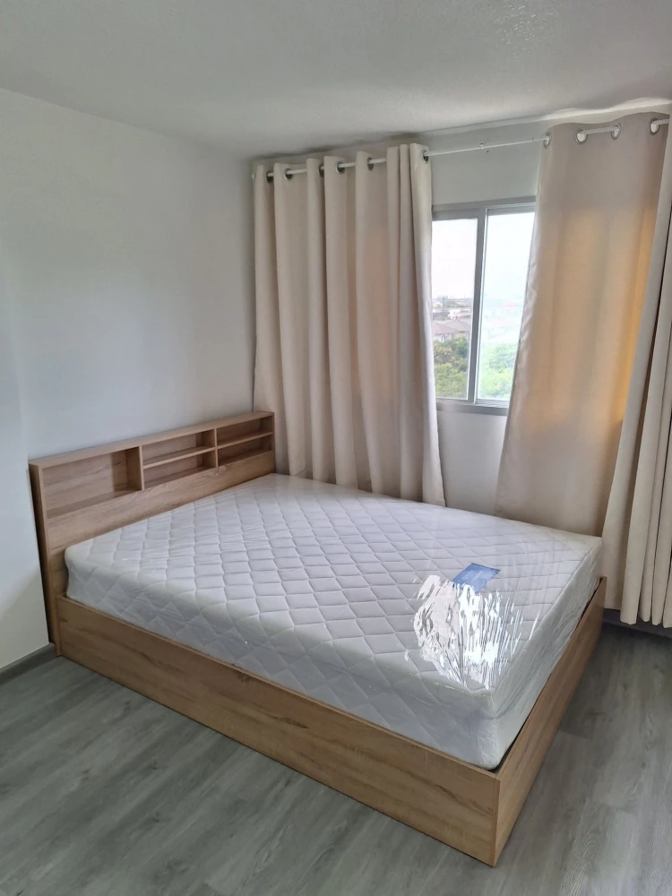 Condo for rent, corner unit, Lumpini Condo Town Romklao-Suvarnabhumi, 5th floor, unobstructed view behind the project, good ventilation, not facing ot