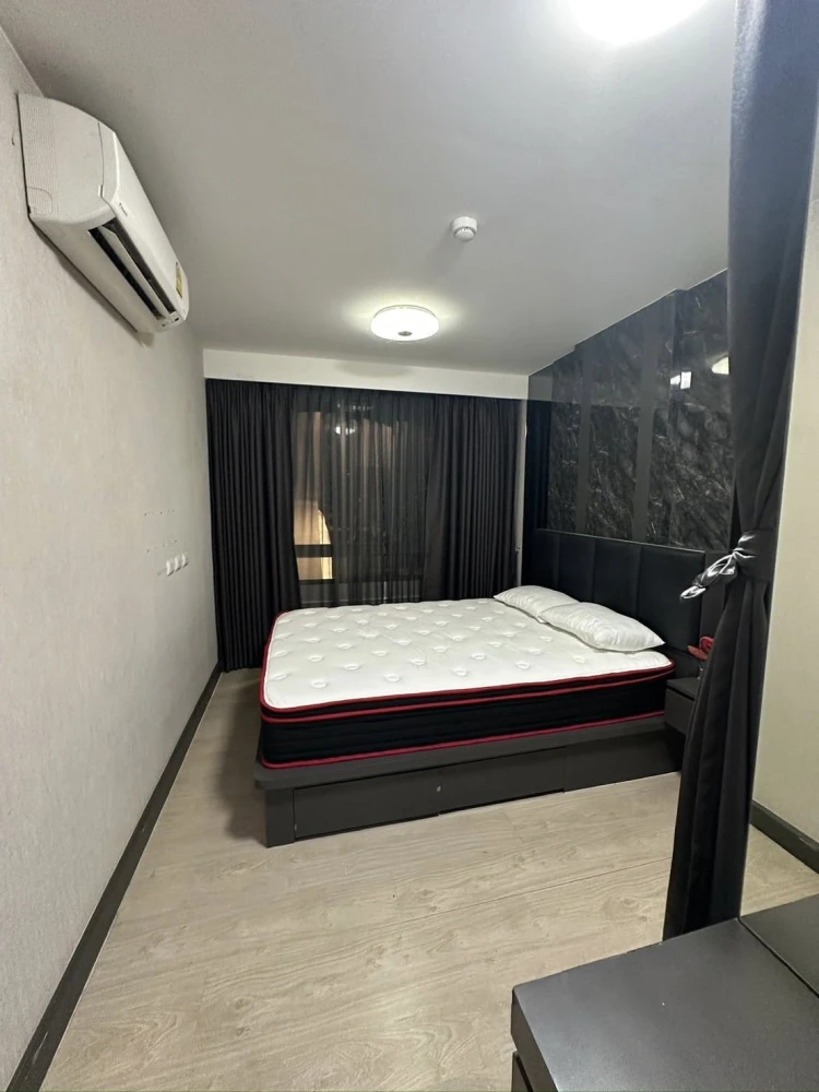 Condo for rent at MetroLux Ratchada. Spacious room with ample living space and complete amenities. Book now, don't miss out!