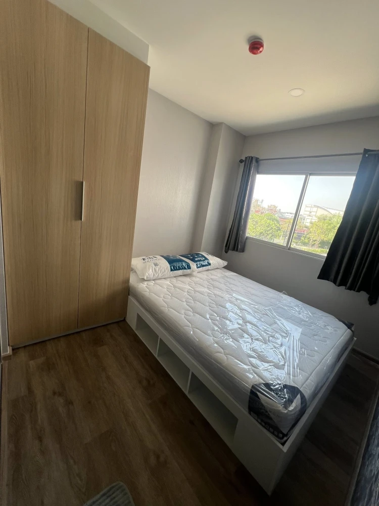 Condo for rent at Sena Kit Rattanathibet-Bang Bua Thong. The unit has separate partitions, creating well-defined zones. Great price! Book now, don't m