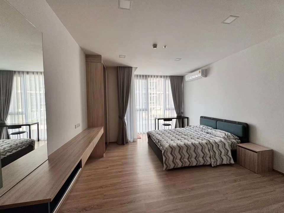 Condo for rent, XT Phaya Thai. Spacious room with ample living space and complete amenities. Don't miss out!