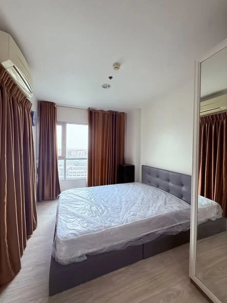 Condo for rent at Aspire Ngamwongwan. The unit is well-partitioned with separate zones, offering great value. Book now!