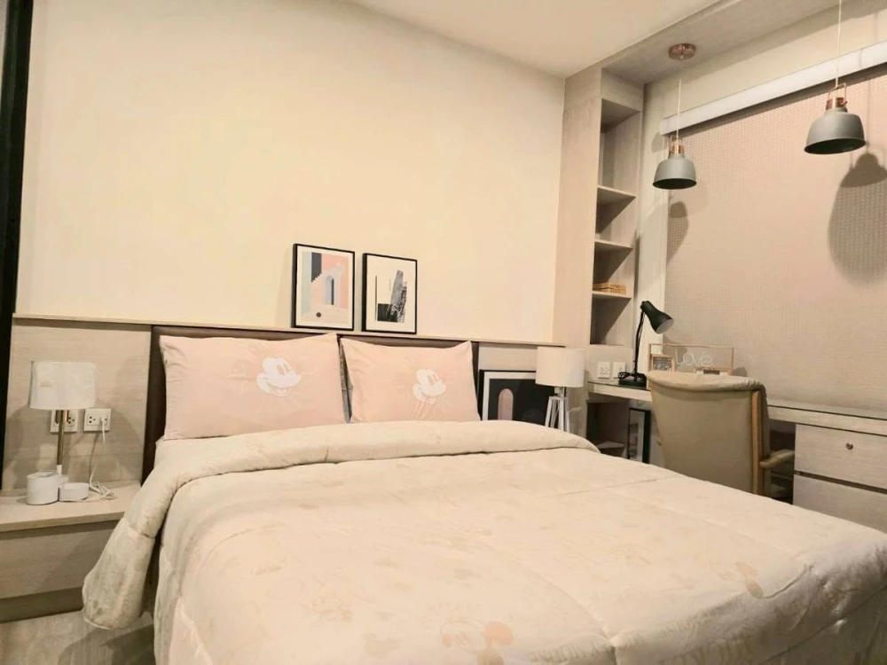 Condo for rent, Life Asoke. Fully furnished unit with separate bedroom and kitchen, clearly divided spaces. Book now!