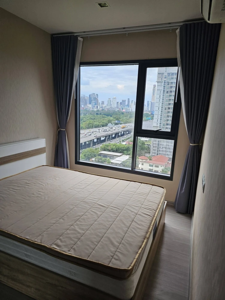 Condo for rent, Life Asoke Hype, fully furnished, 14th floor. Great height, great price. Don't miss this opportunity!