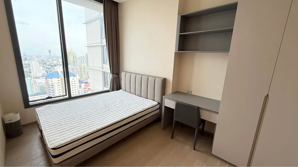 Condo for rent: THE ESSE ASOKE. Large room, comfortable living, lots of usable space, 36th floor, high view. Hurry and reserve now before you miss the
