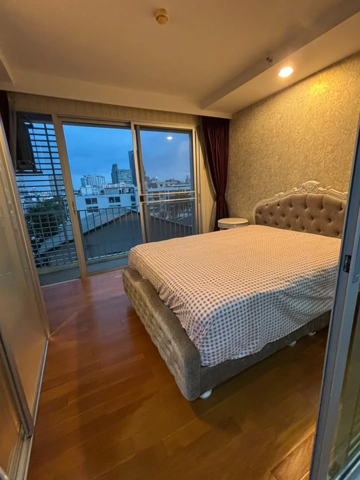 Condo for rent: Abstracts Phahonyothin Park. The room is partitioned into sections, perfectly divided into zones. Great value. Come reserve before you