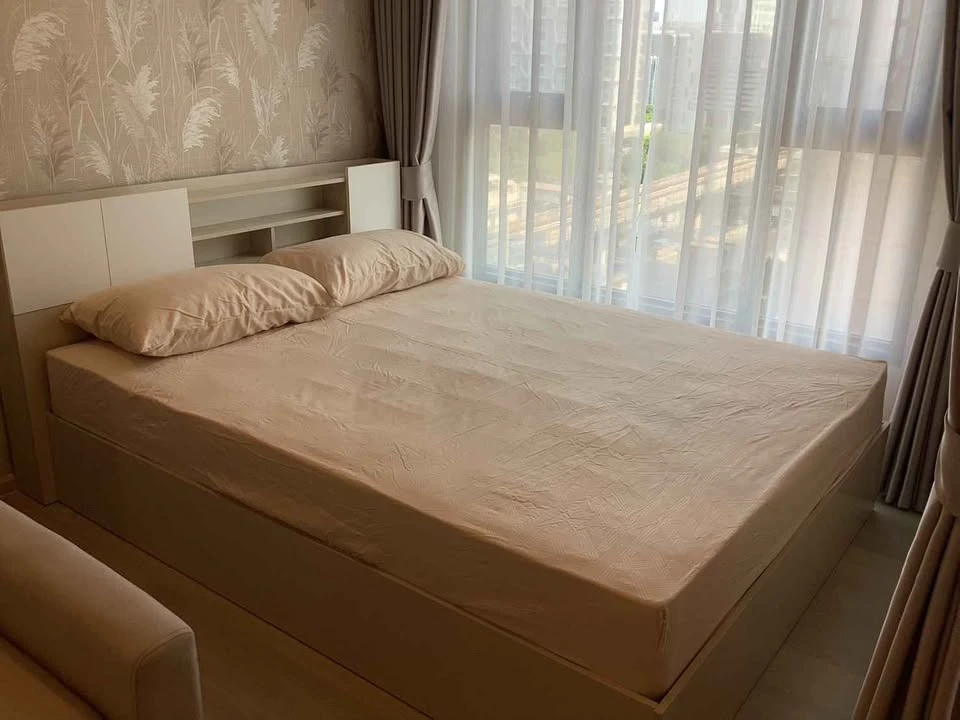 Condo for rent at Aspire Onnut Station. Nice room, high-quality wallpaper, amazing price. You won't want to miss this!
