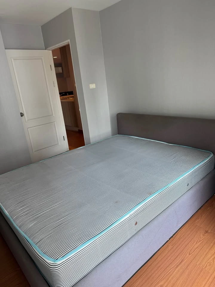 Condo for rent at Belle Grand Rama 9. Spacious room with complete amenities. Don't miss out!
