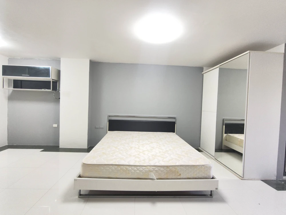 Condo for rent at Champs Elysees Tiwanon. Spacious unit with complete amenities. Book now!