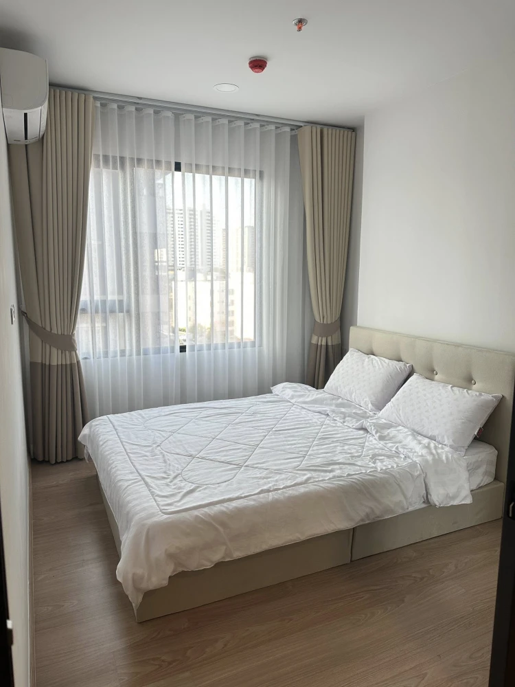 Condo for rent at Chewathai Pinklao. Ready to move in, fully furnished, great value. Book now, don't miss out!