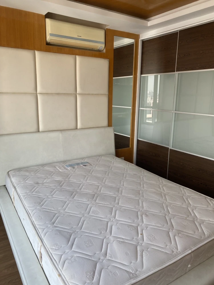 Condo for rent at Diamond Ratchada. Spacious and comfortable unit with ample living space, fully furnished with appliances. Book now!