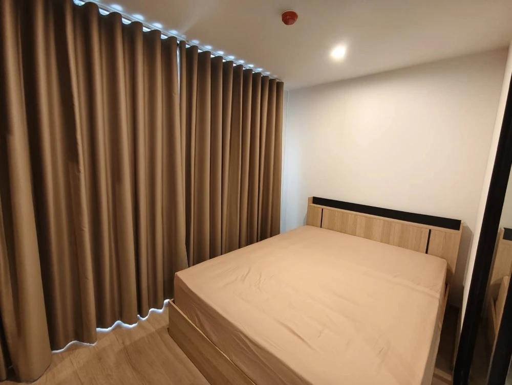 Condo for rent at Hi Rise Ratchayothin Station. Spacious and airy unit with a separate bedroom area via sliding glass doors. Book now!