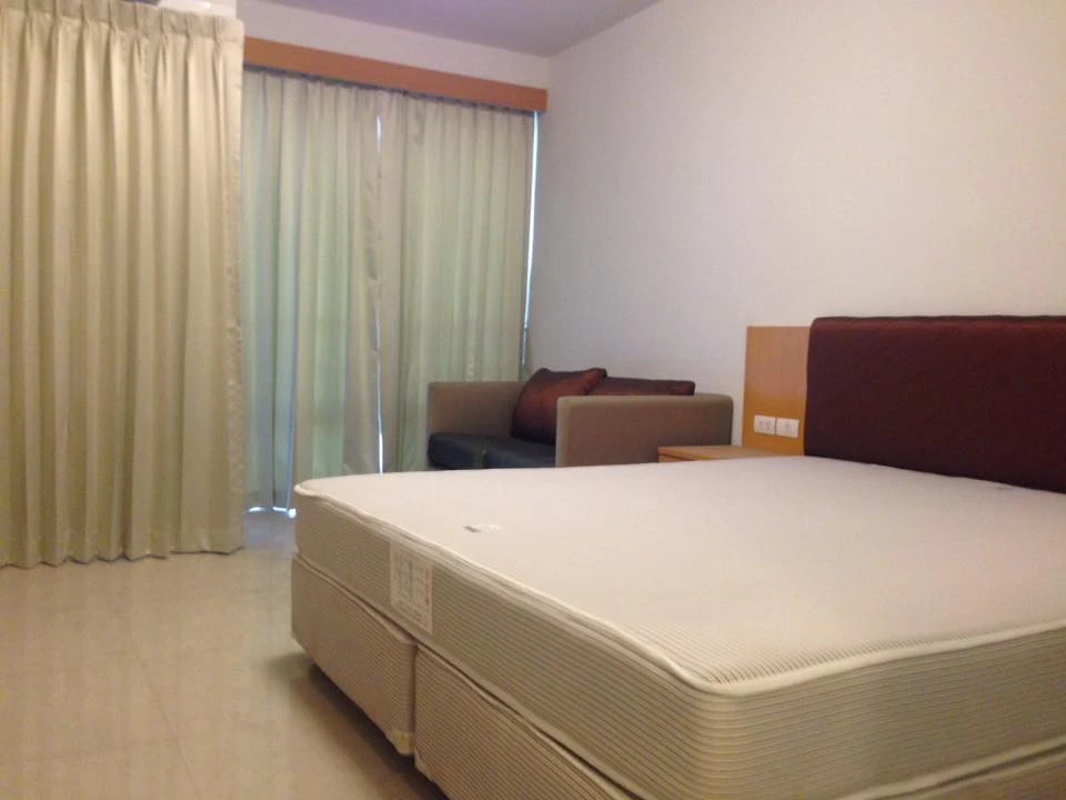 Condo for rent: I House Rama 9–Eakamai, studio room, available at an affordable price. Hurry and reserve now! Don't miss out!