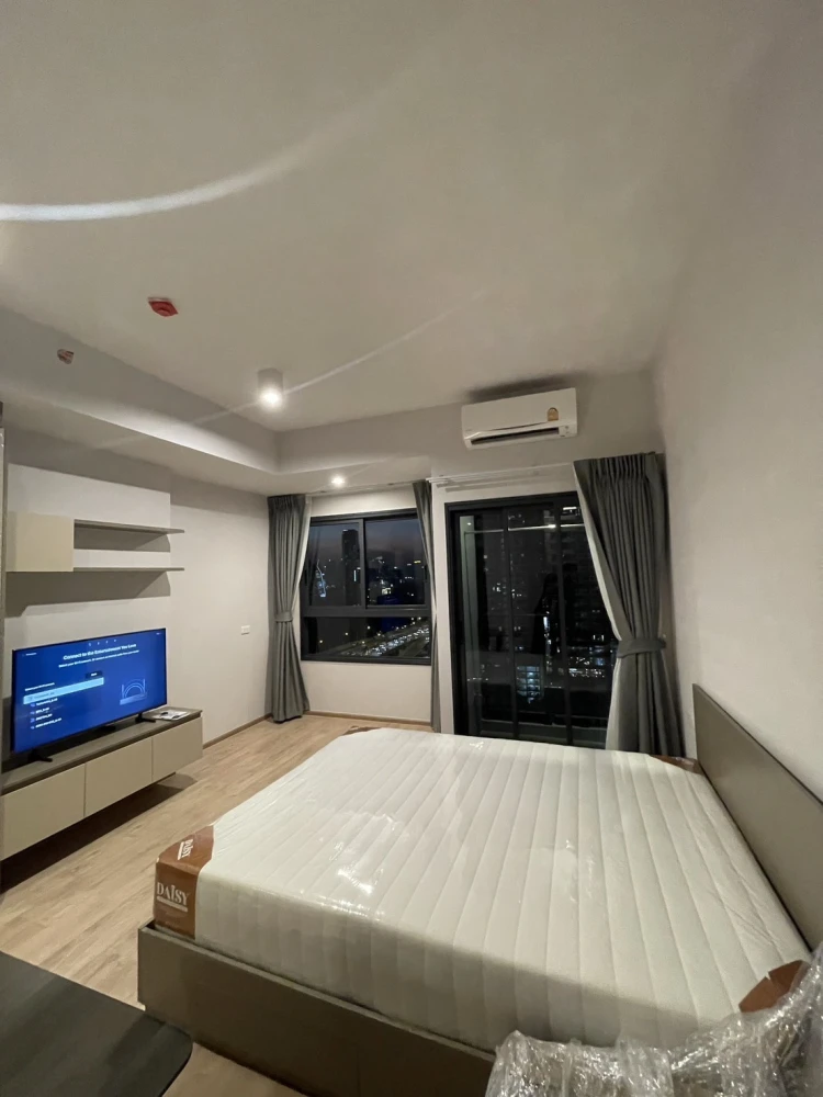 Condo for rent at IDEO Rama 9-Asoke. Ready to move in, fully furnished, great price. Book now!