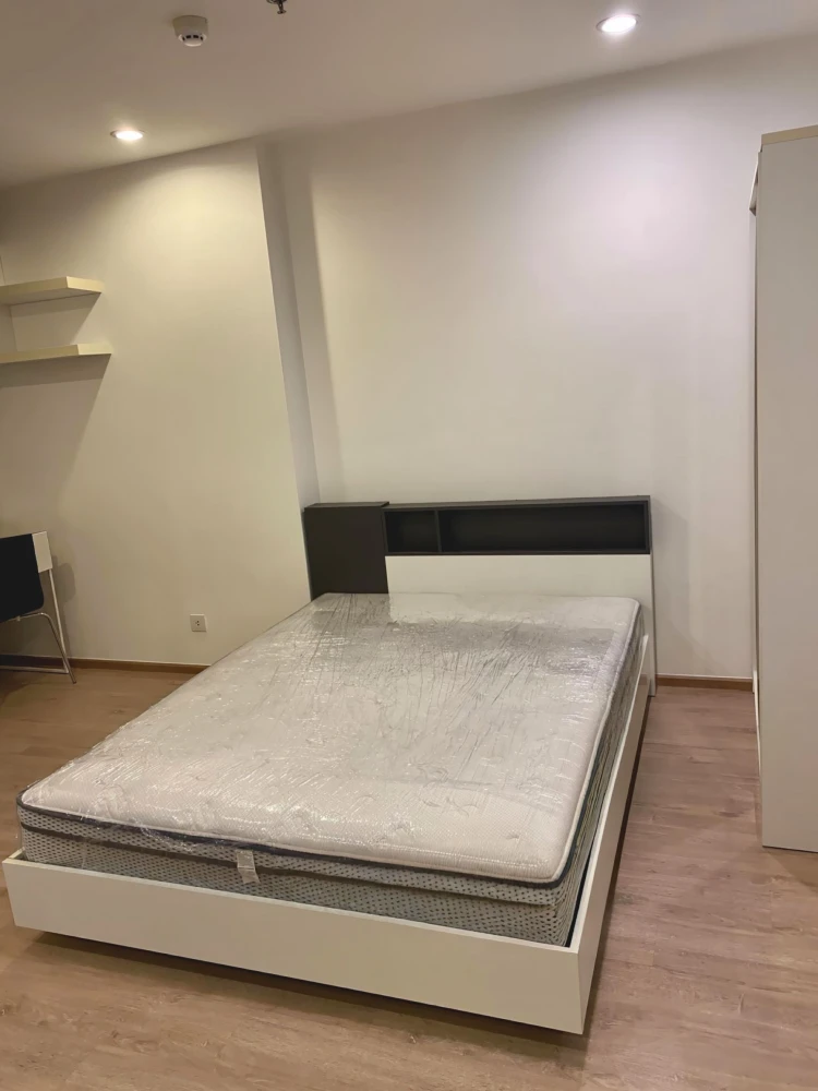 Condo for rent at Ideo Q Chula–Samyan. Ready to move in, fully furnished, great price. Book now, don't miss out!