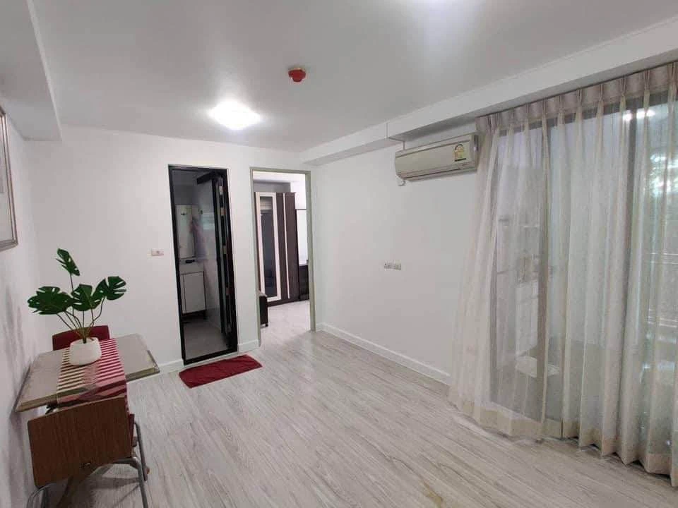 Condo for rent L STYLE, corner room, very private. Introverts, come this way. Hurry and move in.