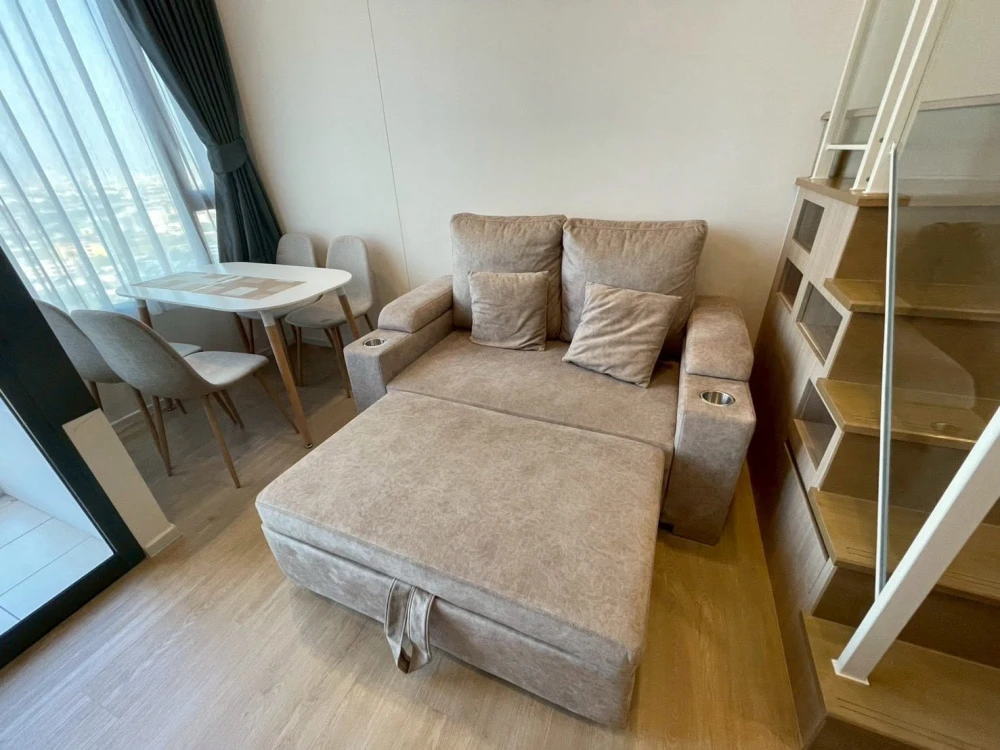 Spacious condo for rent at Landmark @MRTA Station. Plenty of usable space. Book now! Don't miss this opportunity.
