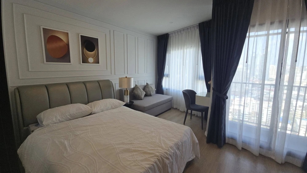 Condo for rent at Life Rama 4 Asoke. Ready to move in, fully furnished, great value. Book today! Don't miss out!
