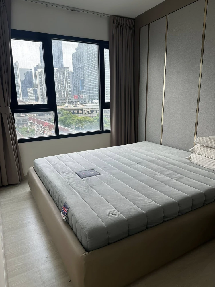 Condo for rent at Life Asoke, a large room with comfortable living, plenty of usable space, fully furnished and ready to move in, all in one place. Yo