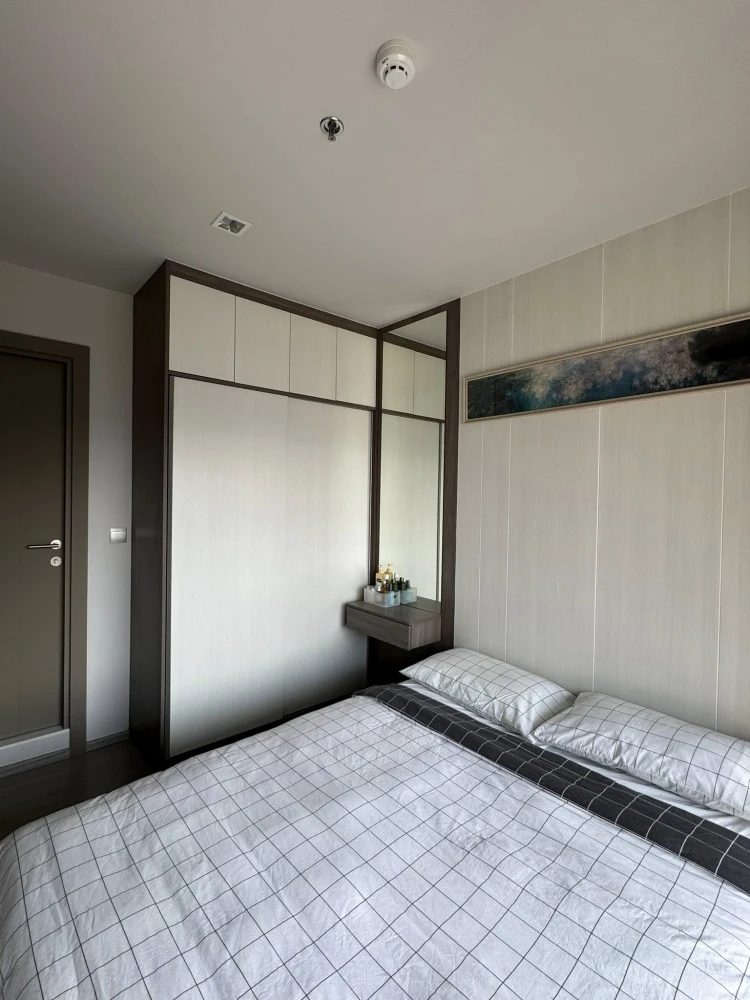 Condo for rent at Life Asoke - Rama 9. Nice unit, fully furnished with high-quality built-in furniture. Convenient and complete amenities. Move in soo