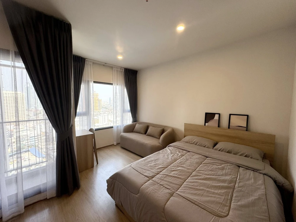 Condo for rent at Life Rama 4 - Asoke. Ready to move in, fully furnished. Book today! Don't miss out!