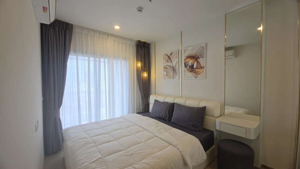 Condo for rent at Life Rama 4 - Asoke. Nicely decorated unit with complete furniture and appliances. Book now! Don't miss this opportunity.