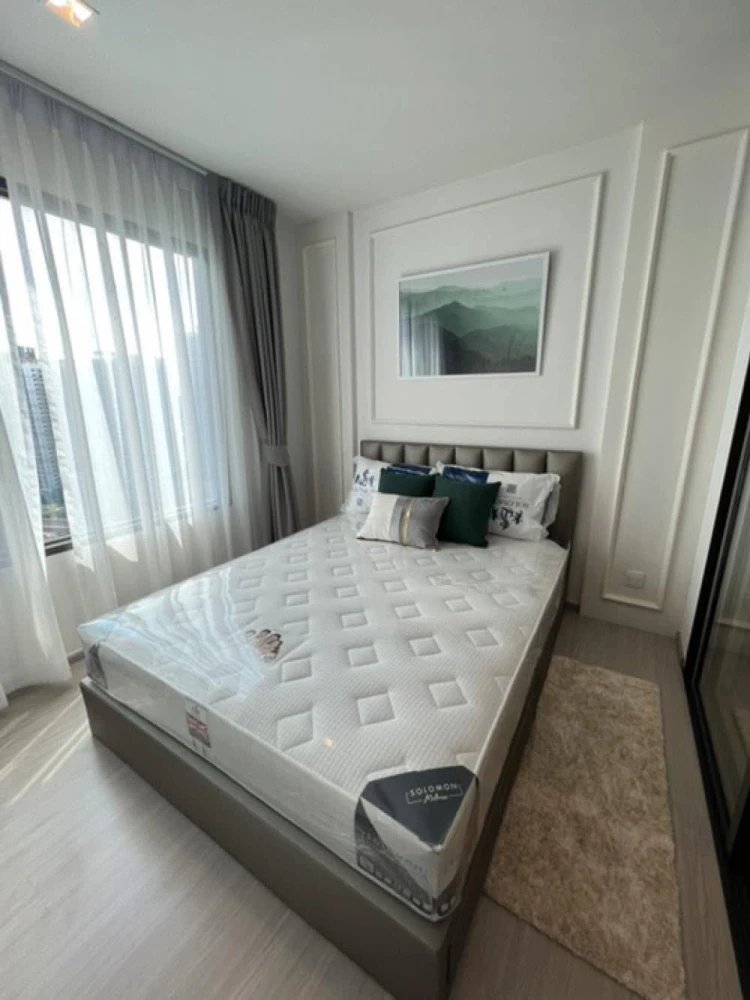 Condo for rent at Life Sathorn-Sierra. Beautifully decorated unit with full built-in furniture. Ready to move in immediately. Don't miss this opportun