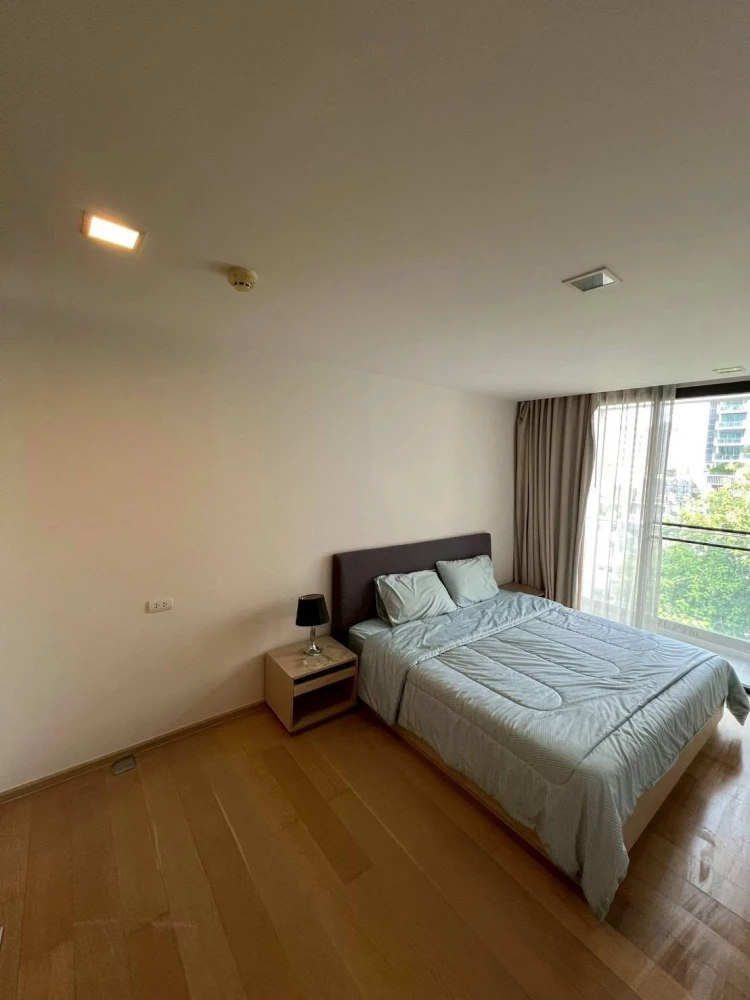 Condo for rent at Liv@49 (Sukhumvit 49). Spacious and comfortable unit with ample living space. Book yours today! Don't miss out!