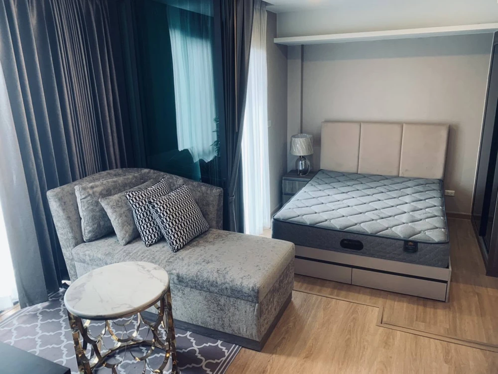 Condo for rent at LLOYD Thonglor, Research Center area. Nicely decorated unit with high-quality built-in furniture. Convenient and fully furnished. Do